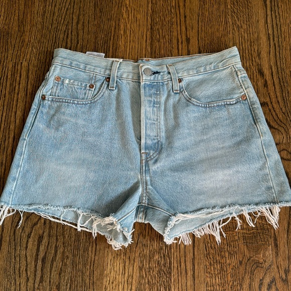 Levi 501 Cutoff Short - Picture 1 of 3